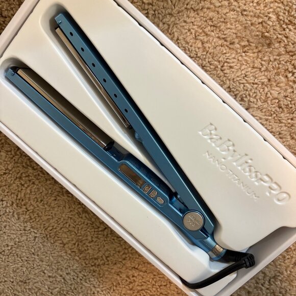 BaBylissPRO® Nano Titanium™ 1¼" Ionic Straightener - Picture 2 of 2